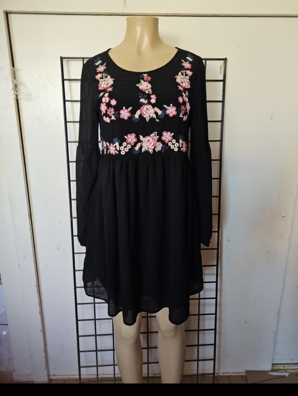ANDREE BY UNIT Black Long-Sleeve Dress with Pink Floral Embroidery